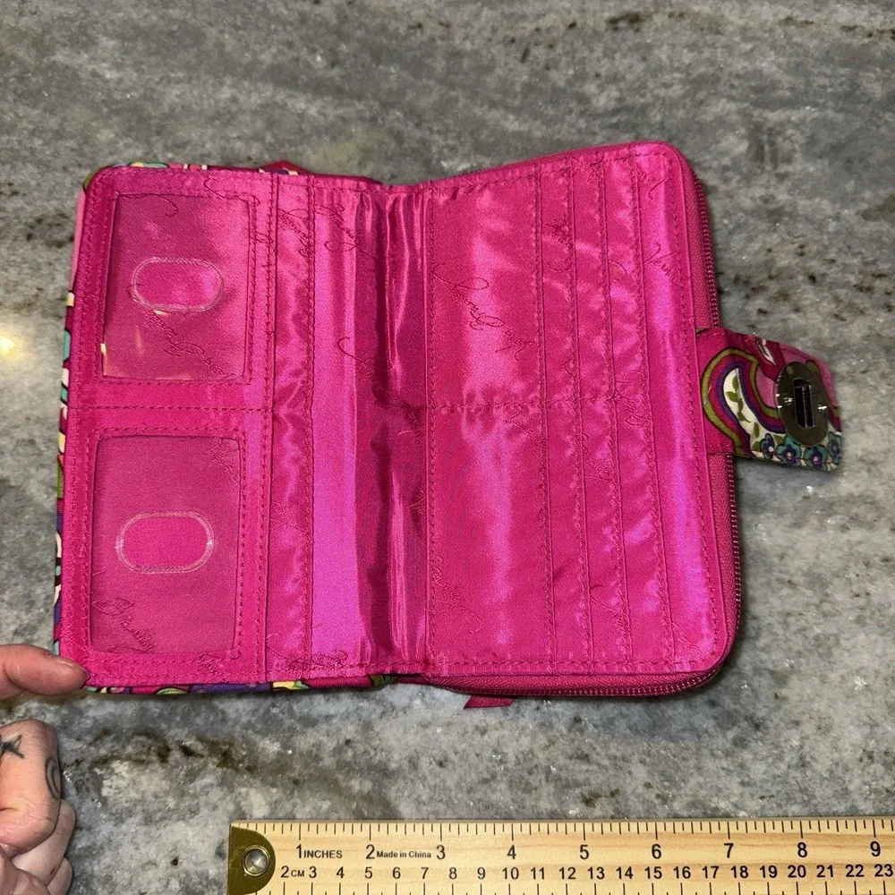 Vera Bradley Wallet Quilted Paisley Floral Bright 8x5x2 Zipper Turn Lock - Picture 4 of 7